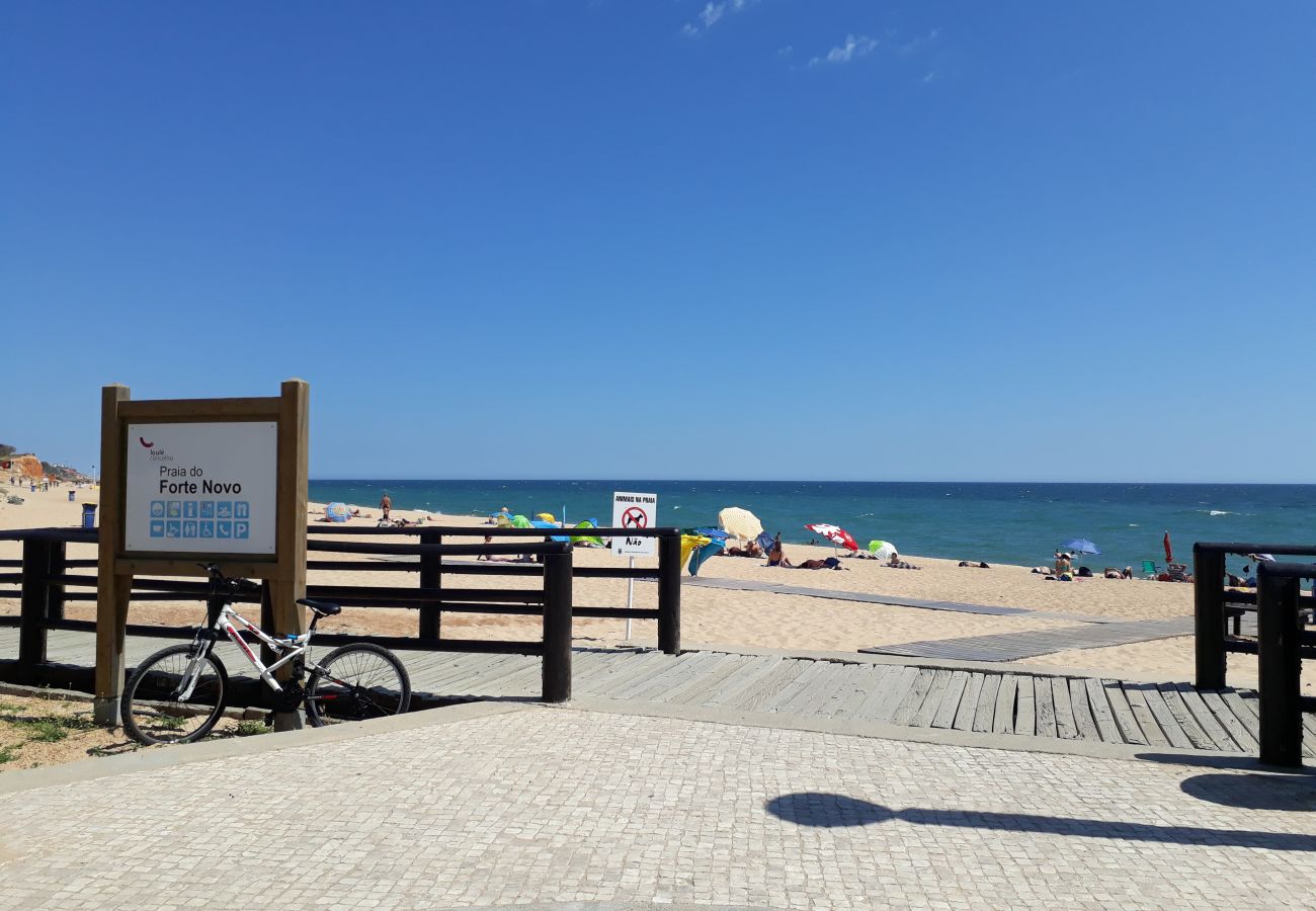 Apartamento em Quarteira - T1 Colina Ferias 8C  ,A/C ,GARAGEM, VISTA MAR