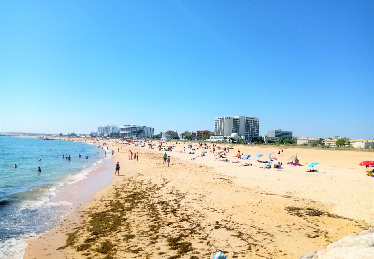 Apartamento em Quarteira - T1 Moural AR COND, TV-WI-FI