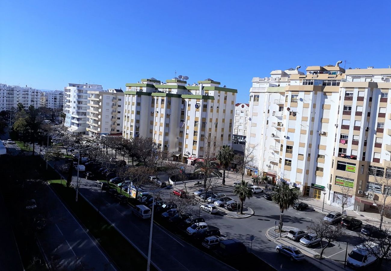 Apartamento em Quarteira - T1 Torre 20 6G MÁGICO 80M PRAIA WI-FI 4 PESSOAS
