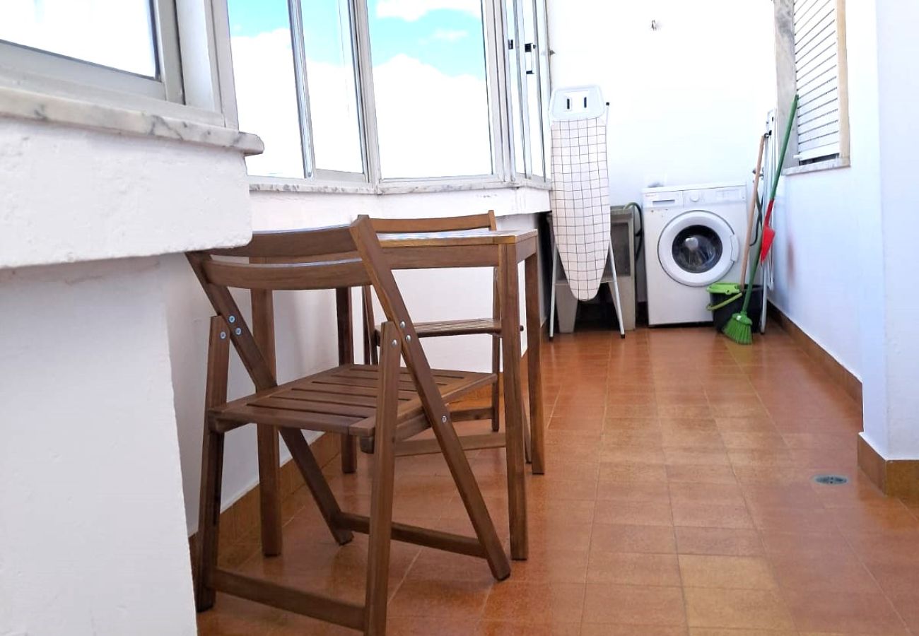 Apartamento em Quarteira - T1 Torre 20 6G MÁGICO 80M PRAIA WI-FI 4 PESSOAS