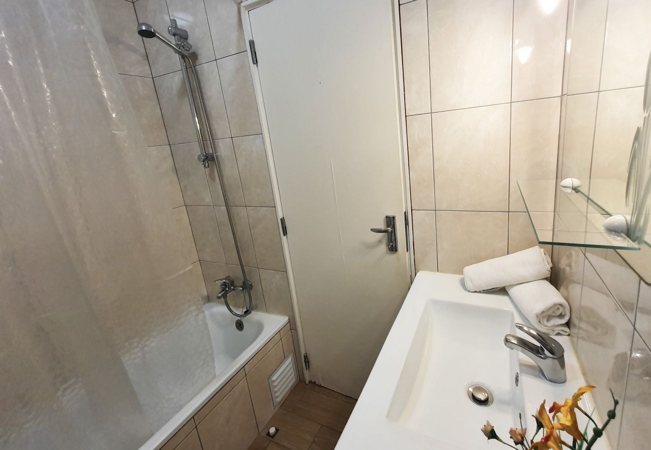 Apartamento em Quarteira - T1 Pontemira 5 F- A/C,50M PRAIA,TV wifi