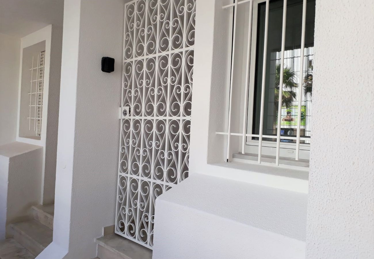 Apartamento em Quarteira - T1 Praiamar FRENTE MAR A/C ESTACIONAMENTO WIFI