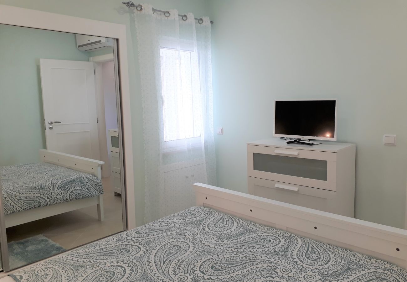 Apartamento em Quarteira - T1 Praiamar FRENTE MAR A/C ESTACIONAMENTO WIFI