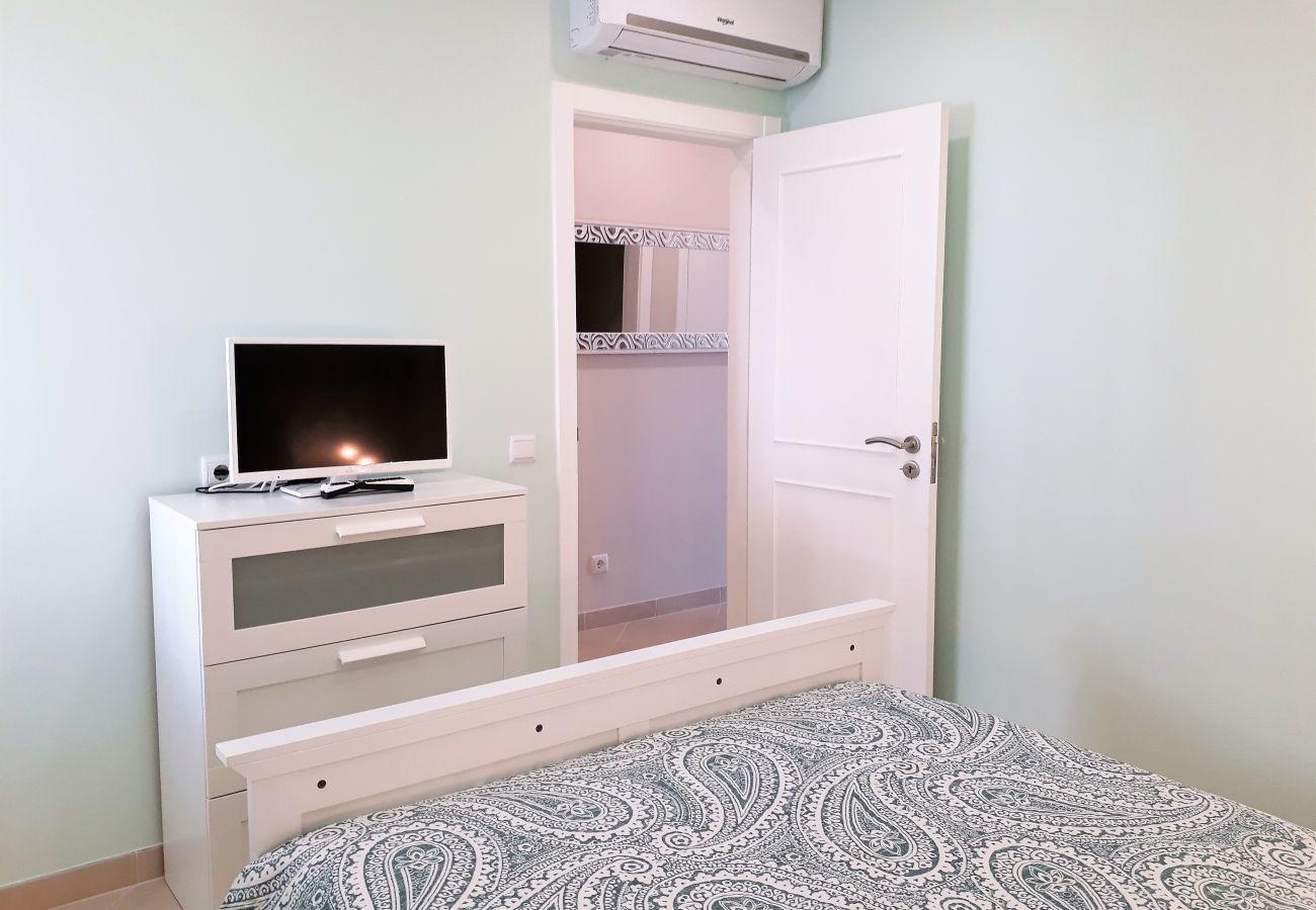 Apartamento em Quarteira - T1 Praiamar FRENTE MAR A/C ESTACIONAMENTO WIFI