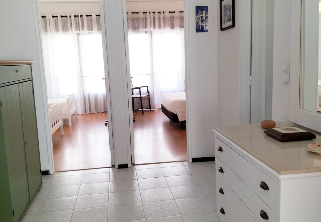Apartamento em Quarteira - T2-MAMA II.  AC FRENTE MAR 