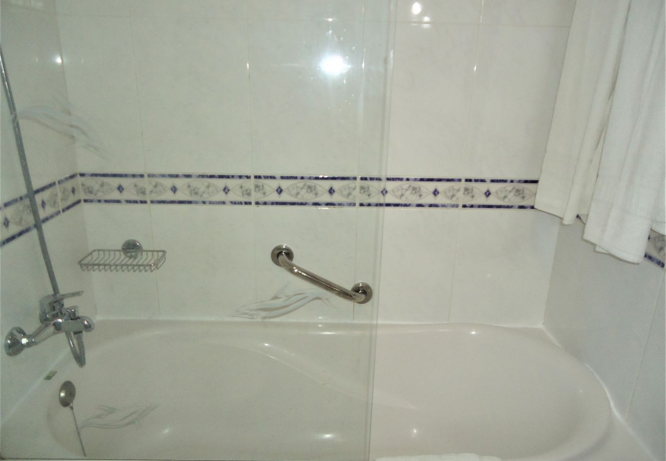 Casa geminada em Quarteira - V2 Vilar Jardim Piscina wifi