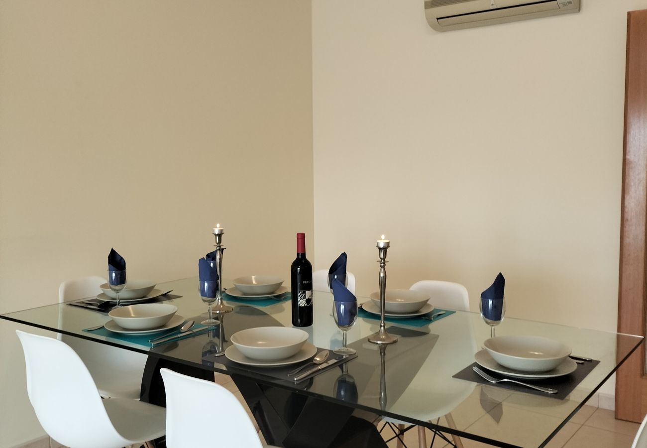 Apartamento em Quarteira - T2 Infante AC 201 wifi Garagem 50m Praia