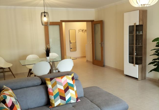 Apartamento em Quarteira - T2 INFANTE 101 A/C MODERNO WI-FI GARAGEM 50M PRAIA