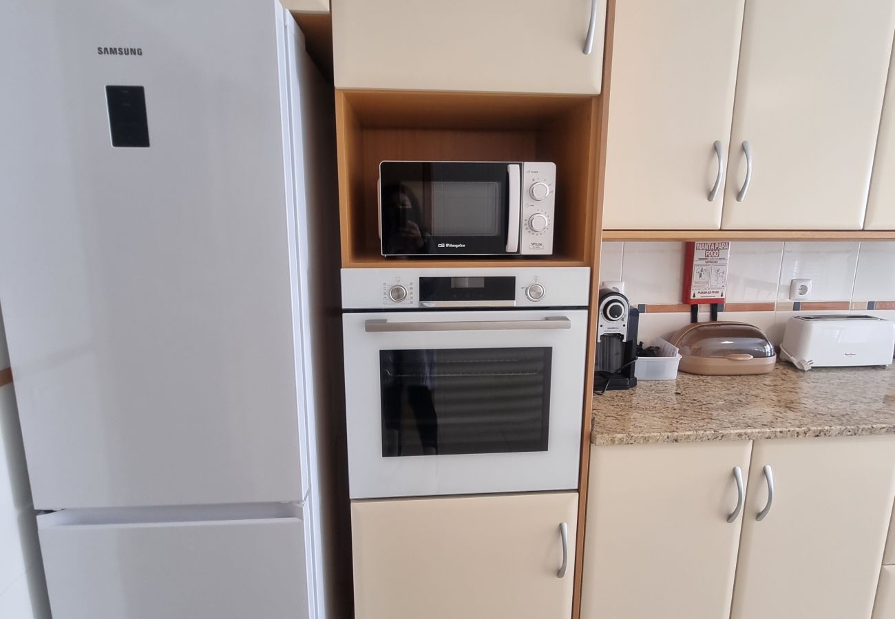 Apartamento em Quarteira - T2 INFANTE 101 A/C MODERNO WI-FI GARAGEM 50M PRAIA