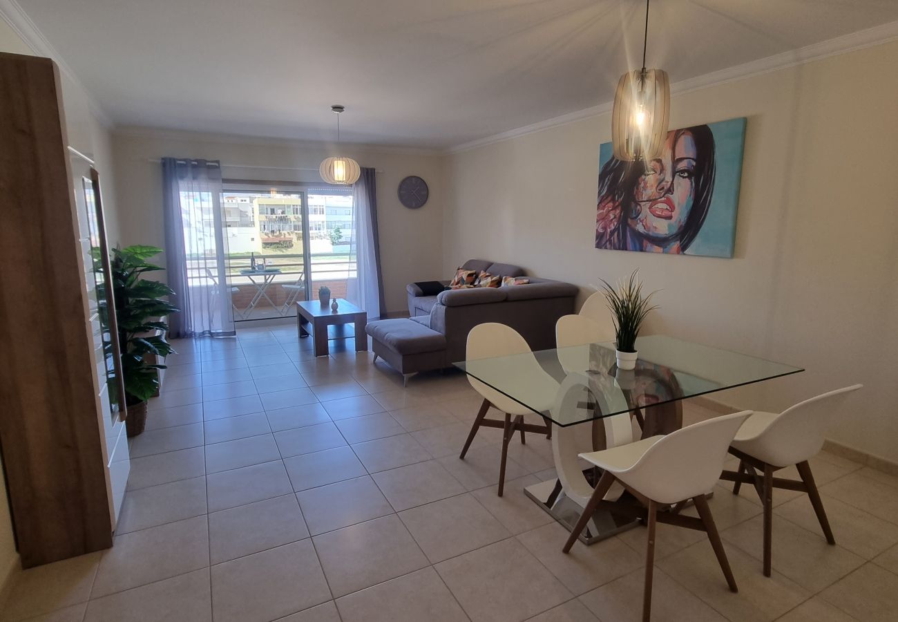 Apartamento em Quarteira - T2 INFANTE 101 A/C MODERNO WI-FI GARAGEM 50M PRAIA