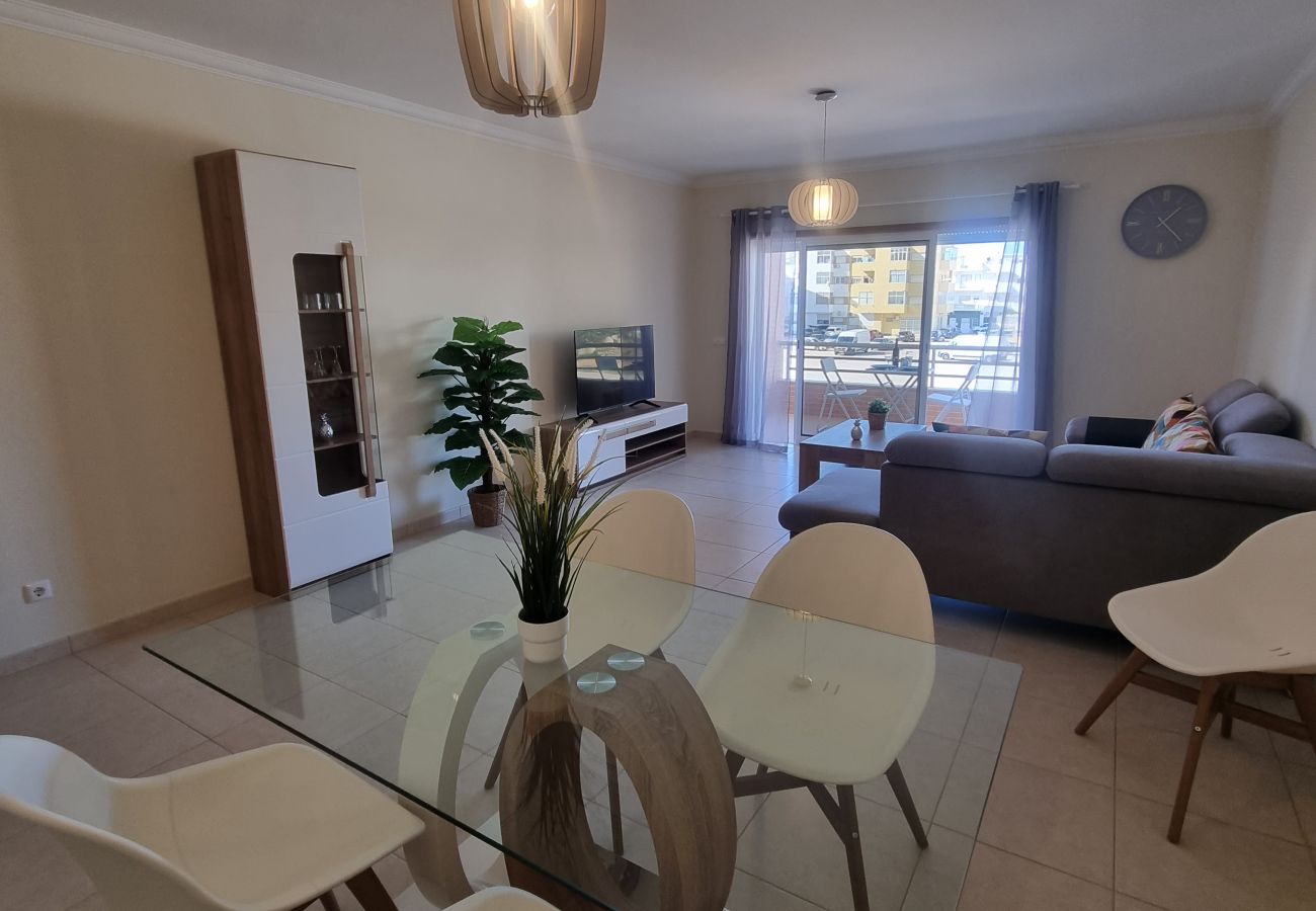 Apartamento em Quarteira - T2 INFANTE 101 A/C MODERNO WI-FI GARAGEM 50M PRAIA