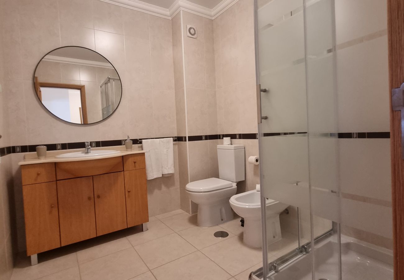 Apartamento em Quarteira - T2 INFANTE 101 A/C MODERNO WI-FI GARAGEM 50M PRAIA