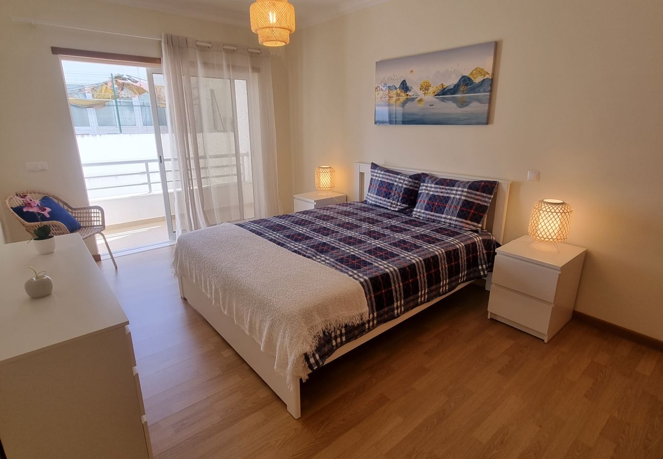 Apartamento em Quarteira - T2 INFANTE 101 A/C MODERNO WI-FI GARAGEM 50M PRAIA