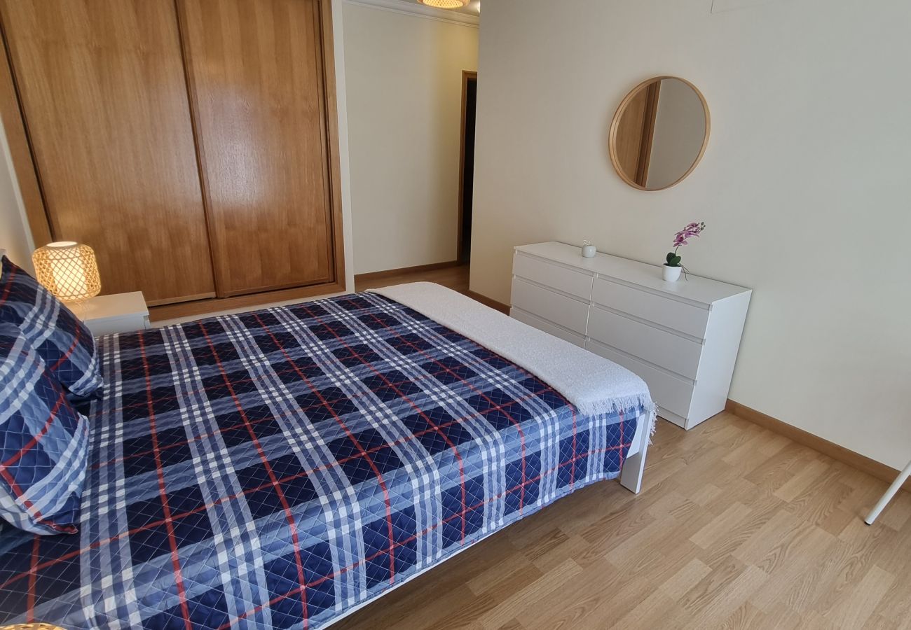 Apartamento em Quarteira - T2 INFANTE 101 A/C MODERNO WI-FI GARAGEM 50M PRAIA
