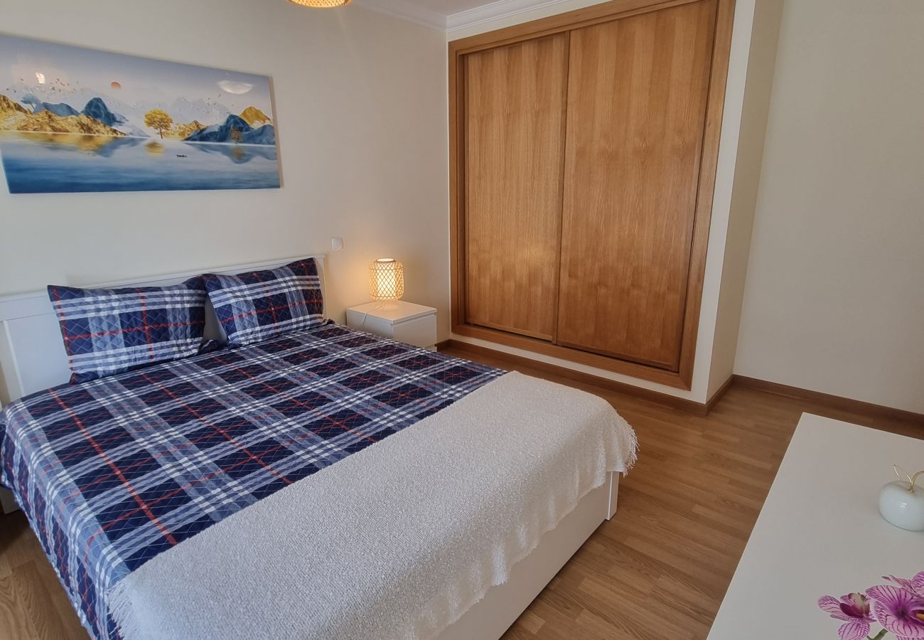 Apartamento em Quarteira - T2 INFANTE 101 A/C MODERNO WI-FI GARAGEM 50M PRAIA