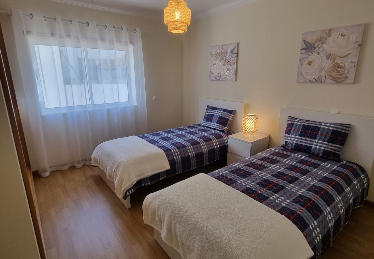 Apartamento em Quarteira - T2 INFANTE 101 A/C MODERNO WI-FI GARAGEM 50M PRAIA