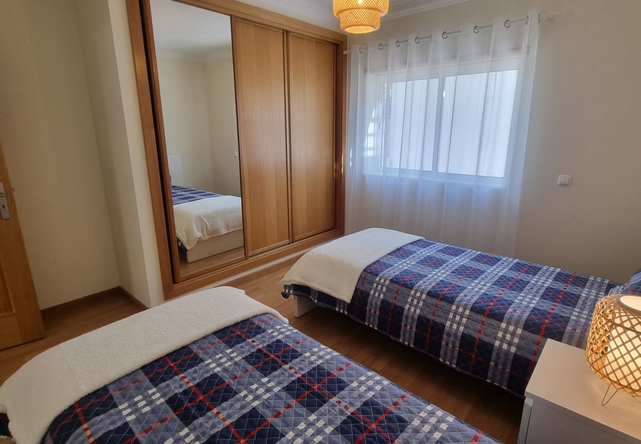 Apartamento em Quarteira - T2 INFANTE 101 A/C MODERNO WI-FI GARAGEM 50M PRAIA