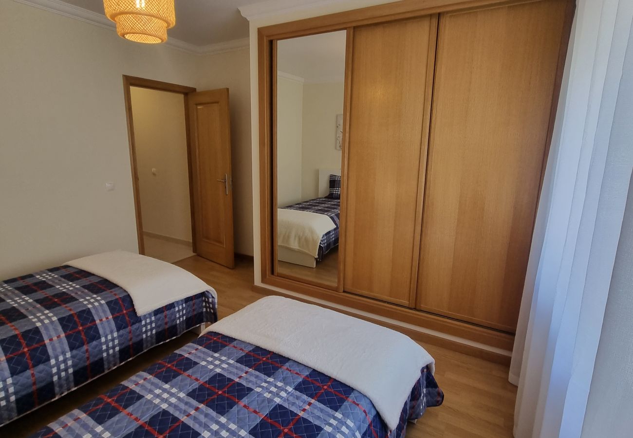 Apartamento em Quarteira - T2 INFANTE 101 A/C MODERNO WI-FI GARAGEM 50M PRAIA