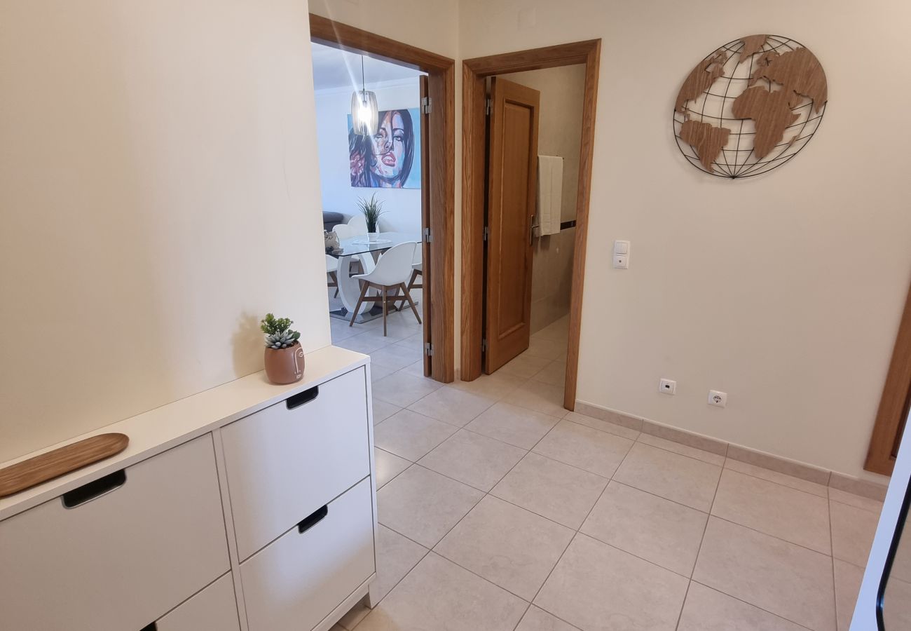 Apartamento em Quarteira - T2 INFANTE 101 A/C MODERNO WI-FI GARAGEM 50M PRAIA