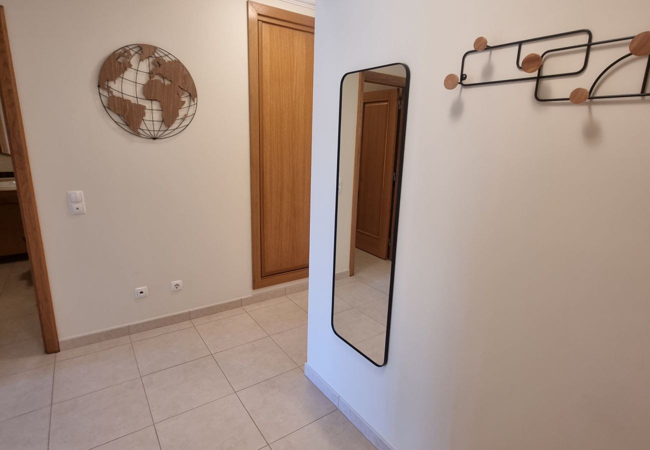 Apartamento em Quarteira - T2 INFANTE 101 A/C MODERNO WI-FI GARAGEM 50M PRAIA