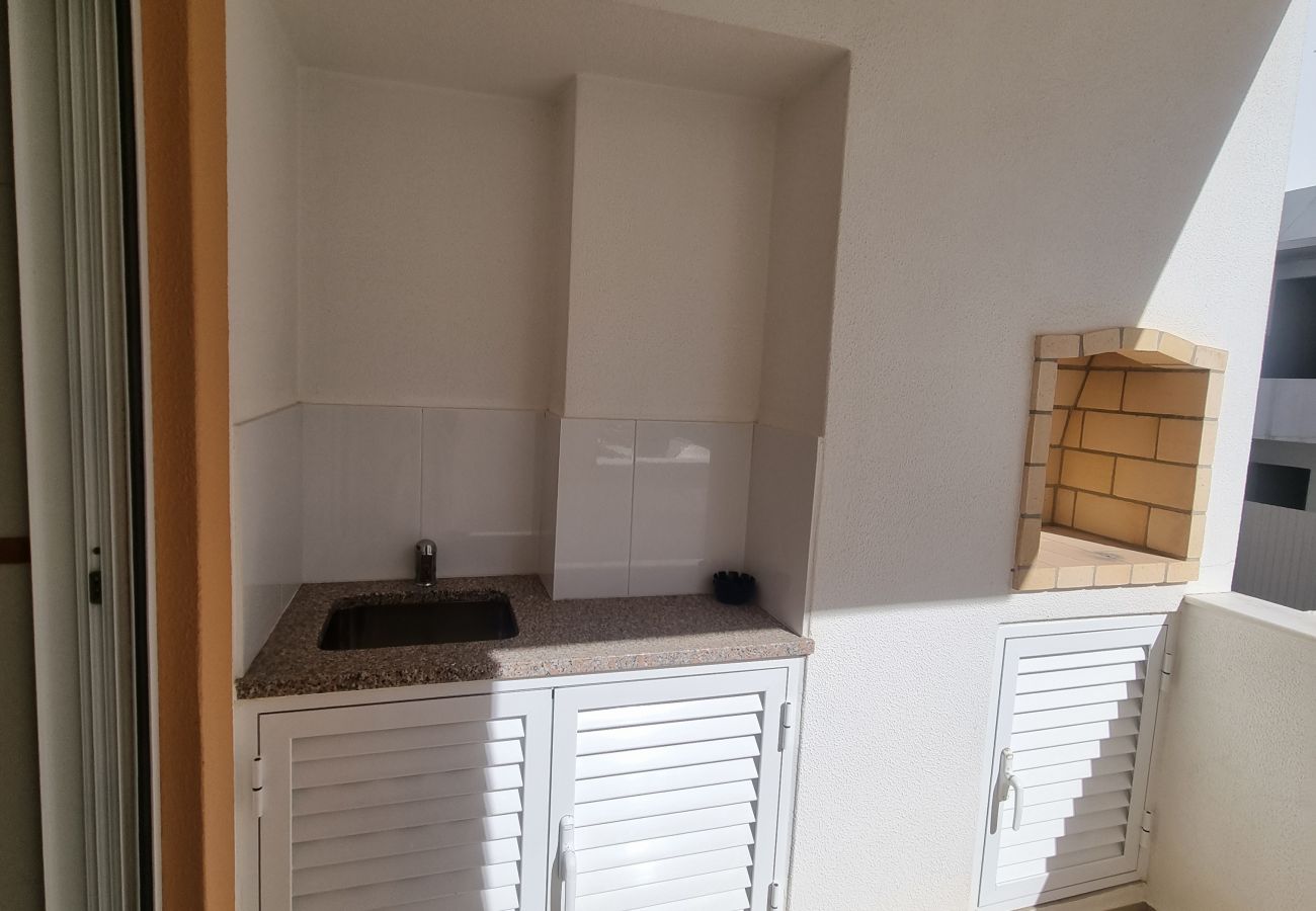 Apartamento em Quarteira - T2 INFANTE 101 A/C MODERNO WI-FI GARAGEM 50M PRAIA