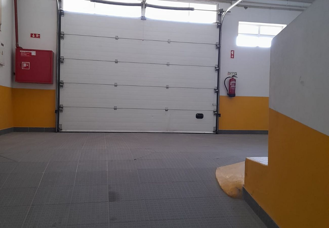 Apartamento em Quarteira - T2 INFANTE 101 A/C MODERNO WI-FI GARAGEM 50M PRAIA