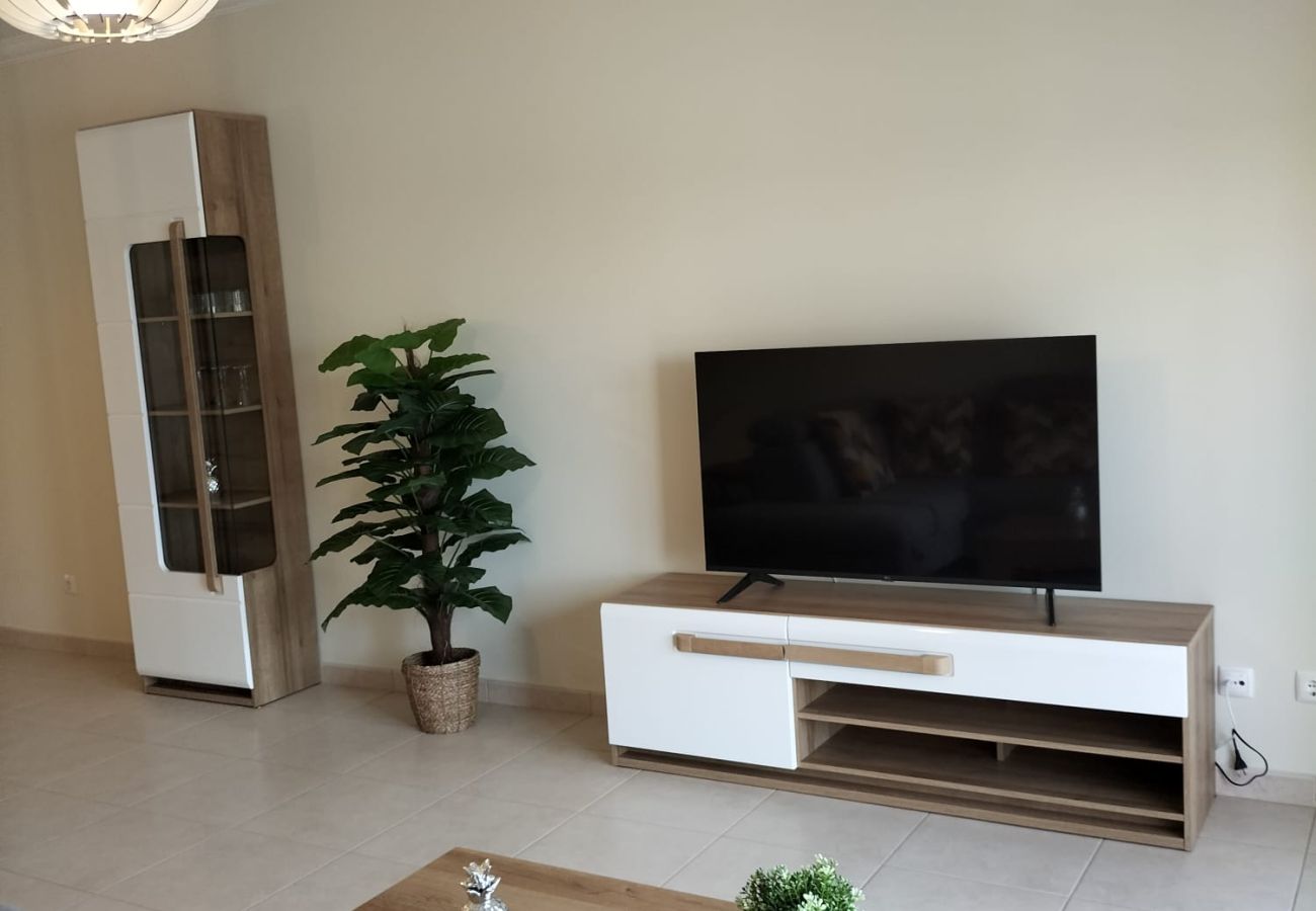 Apartamento em Quarteira - T2 INFANTE 101 A/C MODERNO WI-FI GARAGEM 50M PRAIA