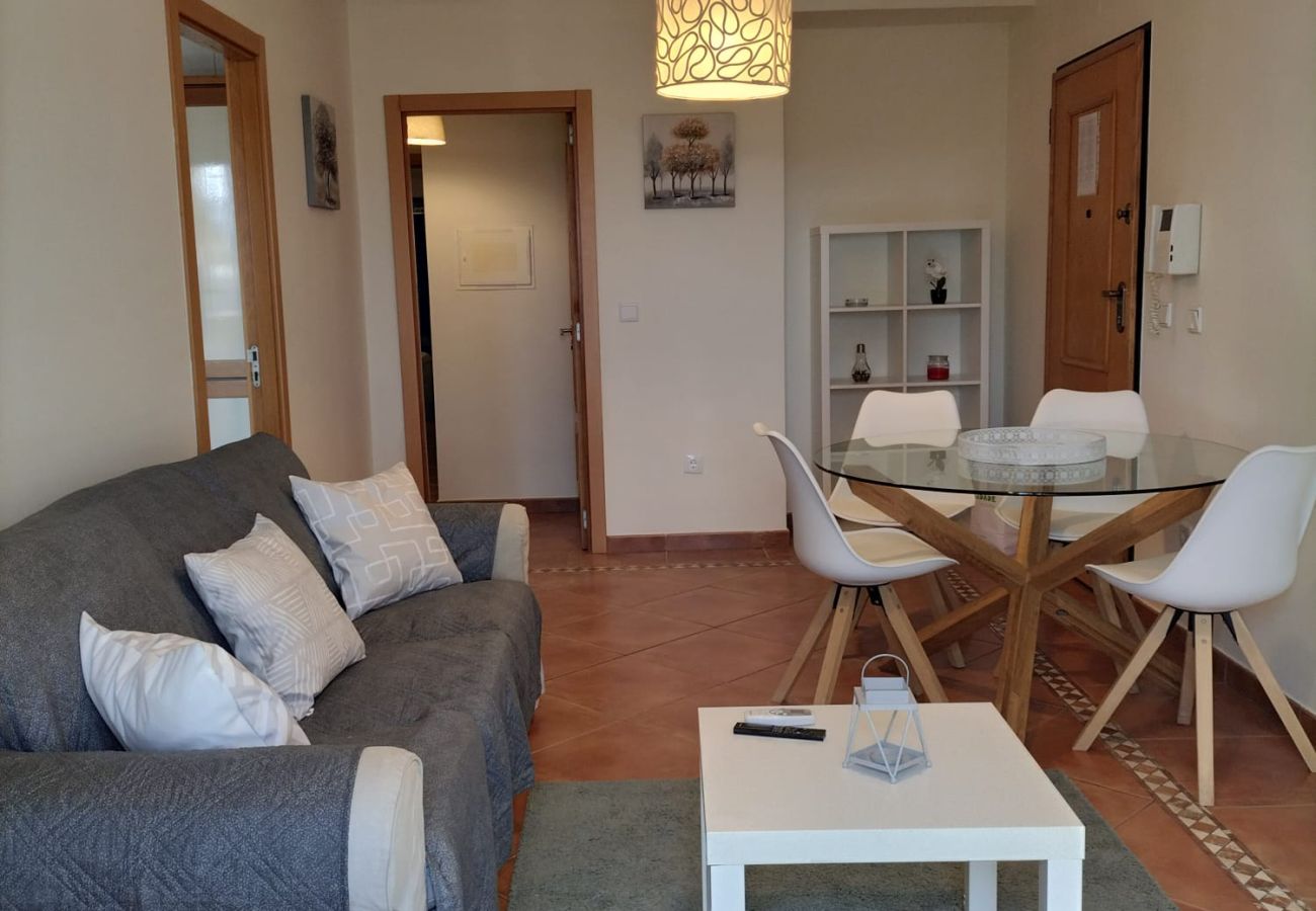 Apartamento em Quarteira - T2 Vila Bairos A/C Piscina e Garagem Vilamoura