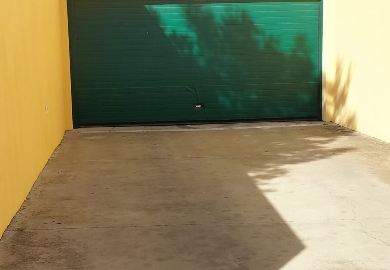 Apartamento em Quarteira - T2 Vila Bairos A/C Piscina e Garagem Vilamoura