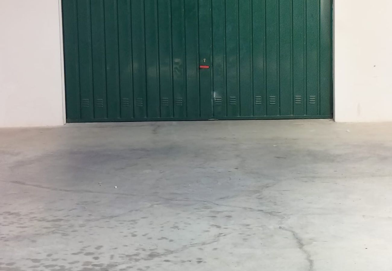 Apartamento em Quarteira - T2 Vila Bairos A/C Piscina e Garagem Vilamoura