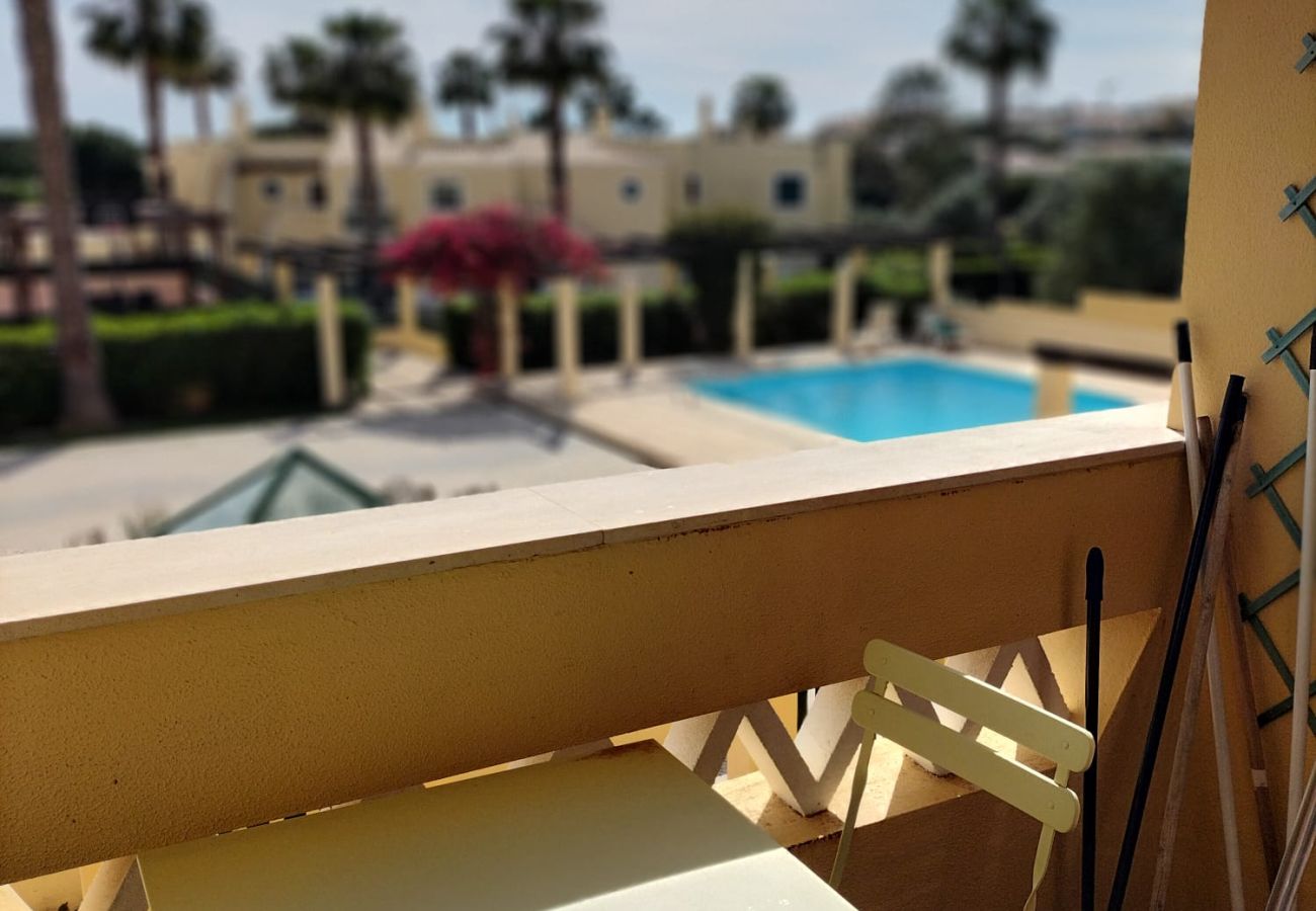 Apartamento em Quarteira - T2 Vila Bairos A/C Piscina e Garagem Vilamoura