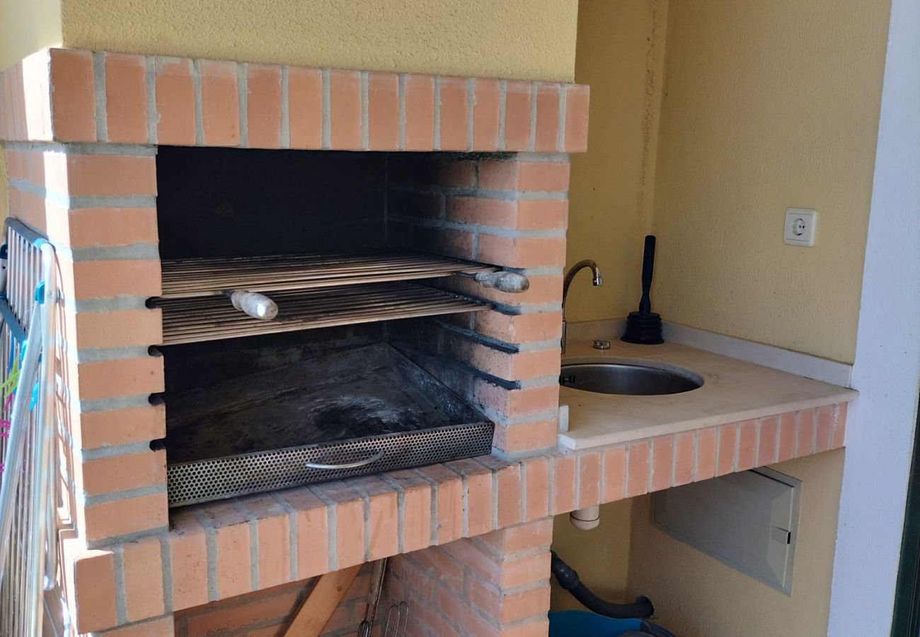 Apartamento em Quarteira - T2 Vila Bairos A/C Piscina e Garagem Vilamoura