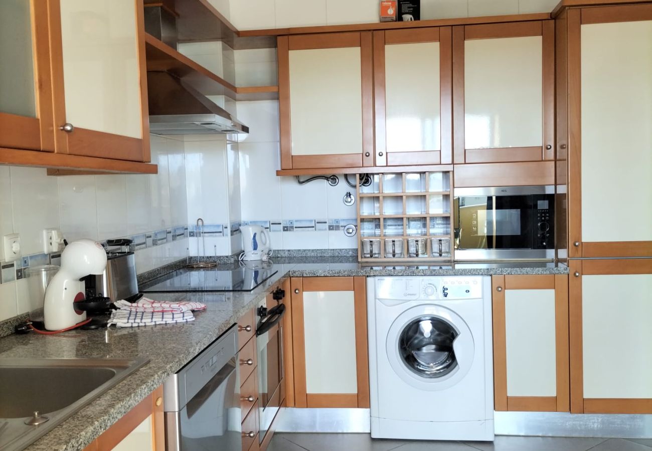 Apartamento em Quarteira - T2 Vila Bairos A/C Piscina e Garagem Vilamoura