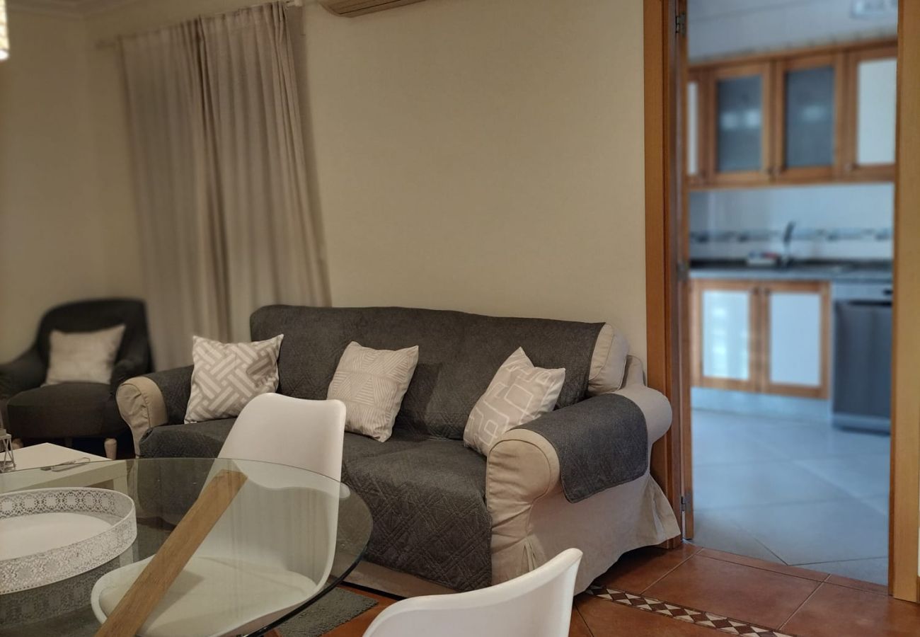 Apartamento em Quarteira - T2 Vila Bairos A/C Piscina e Garagem Vilamoura