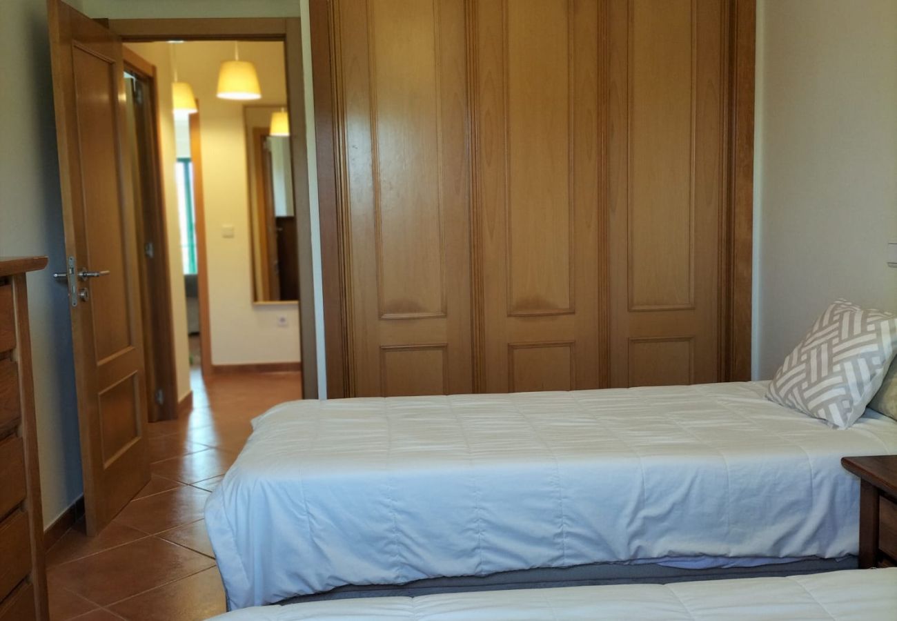 Apartamento em Quarteira - T2 Vila Bairos A/C Piscina e Garagem Vilamoura