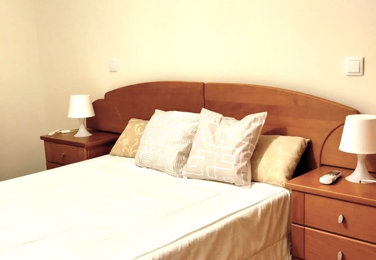 Apartamento em Quarteira - T2 Vila Bairos A/C Piscina e Garagem Vilamoura