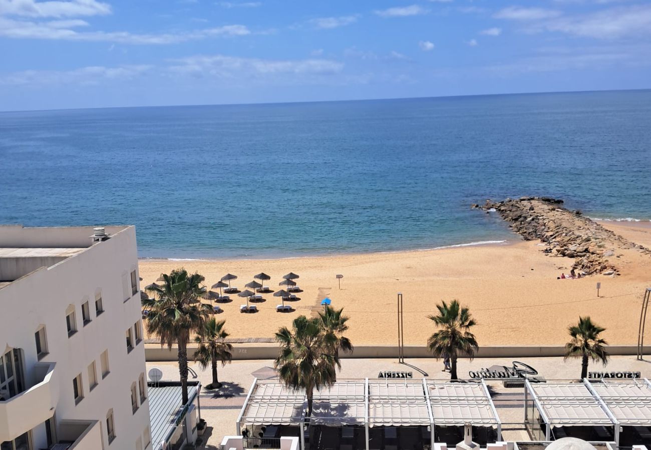 Apartamento em Quarteira - T1 Frente Mar A/C e garagem 6ºB,S.Miguel