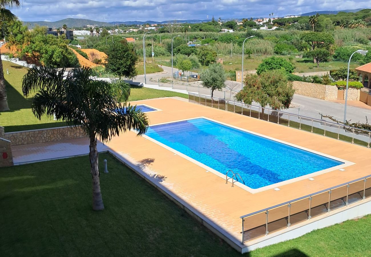 Apartamento em Quarteira - T2  CHARME A/C-PISCINA/GARAGEM