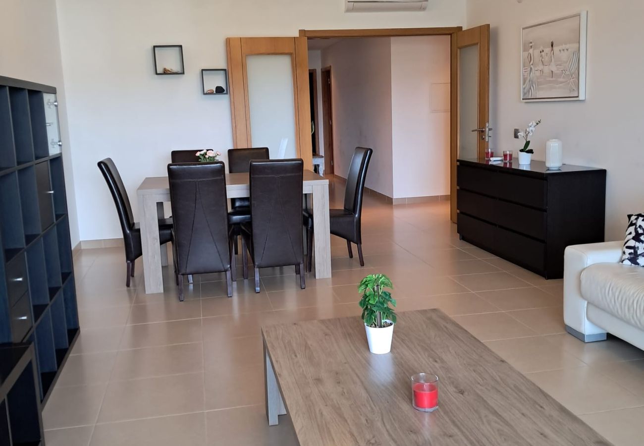 Apartamento em Quarteira - T2  CHARME A/C-PISCINA/GARAGEM