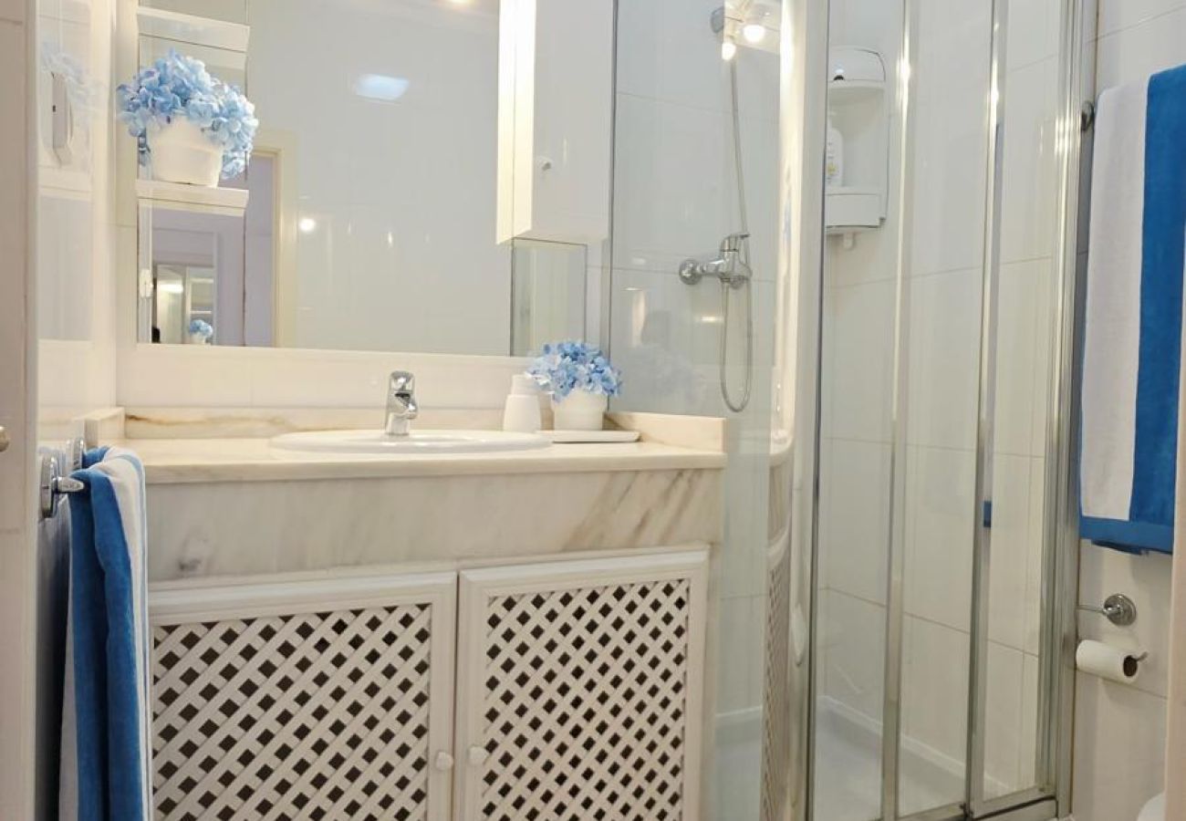 Apartamento em Quarteira - T2 AZUL ACOLHEDOR FRENTE MAR