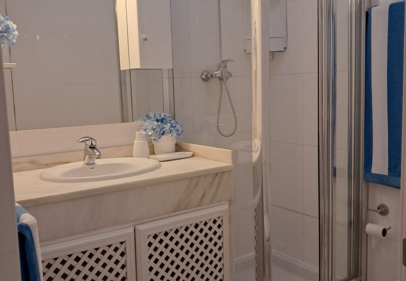 Apartamento em Quarteira - T2 AZUL ACOLHEDOR FRENTE MAR