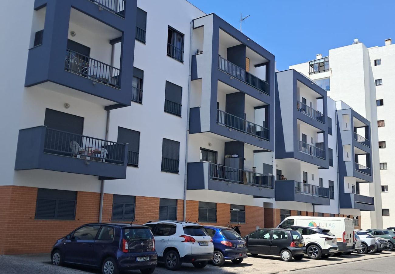 Apartamento em Quarteira - T1 TAHITI-A/C, GARAGEM,WI-FI-PERTO DA PRAIA