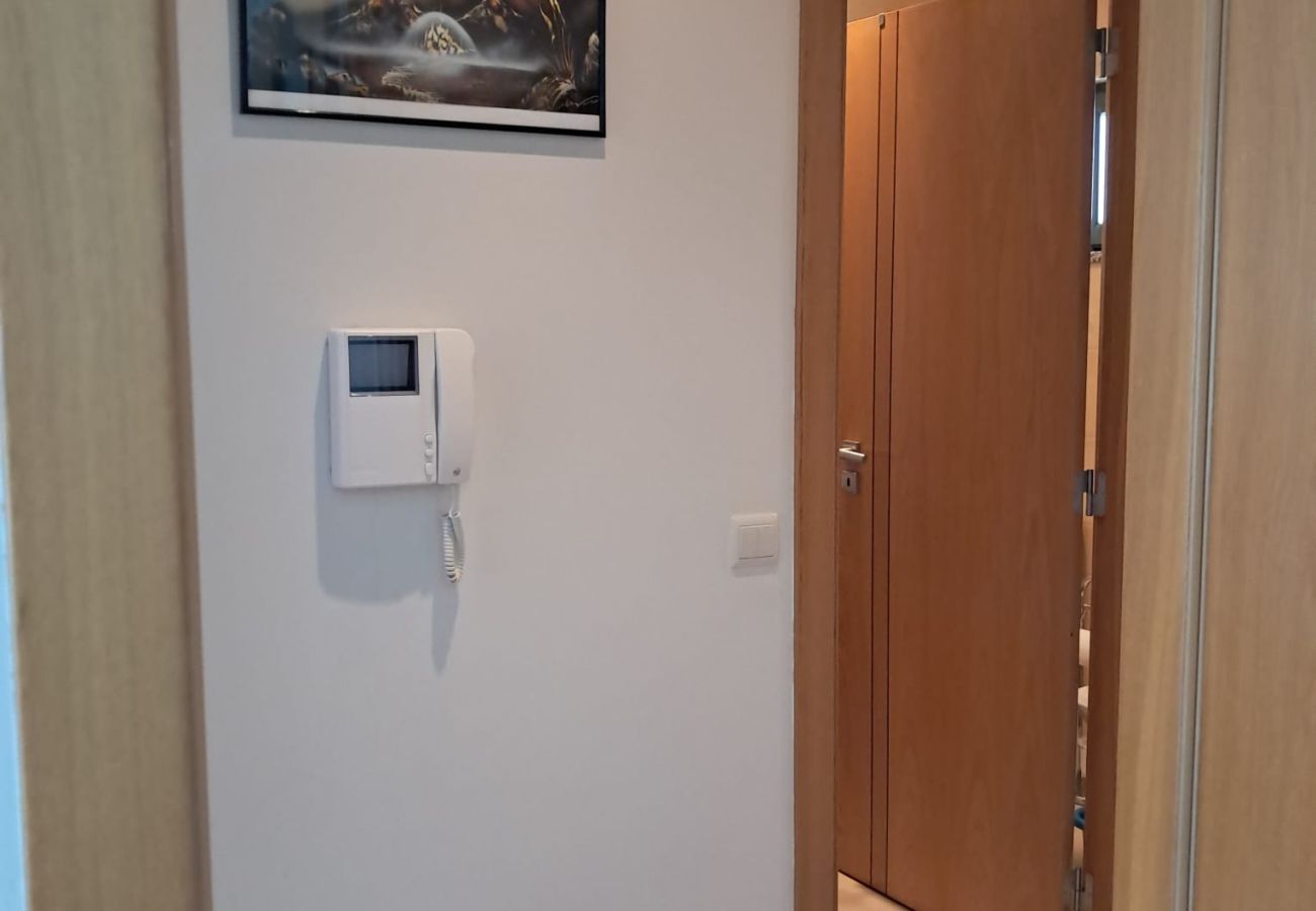 Apartamento em Quarteira - T1 TAHITI-A/C, GARAGEM,WI-FI-PERTO DA PRAIA