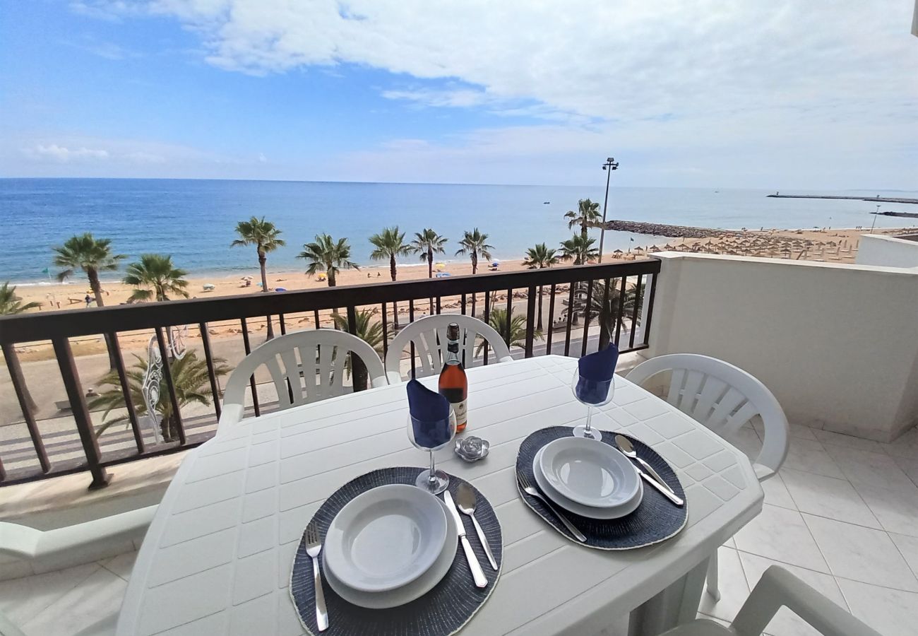 Apartment in Quarteira - T2  Calçadao VISTA DE LUXO FRENTE MAR 6 PESSOAS