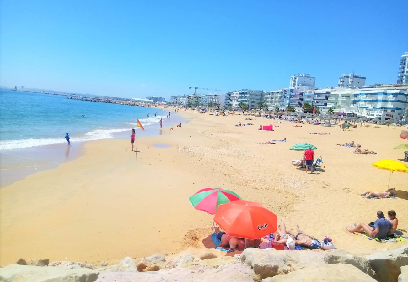 Apartment in Quarteira - T1 T20 14D A/C VISTA  MAR FANTÁSTICA 80M PRAIA 4 P