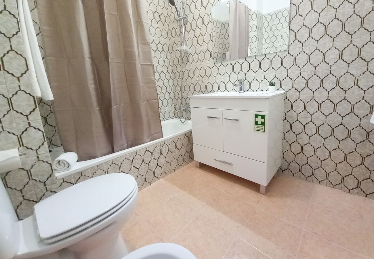 Apartment in Quarteira - T1 T20 14D A/C VISTA  MAR FANTÁSTICA 80M PRAIA 4 P