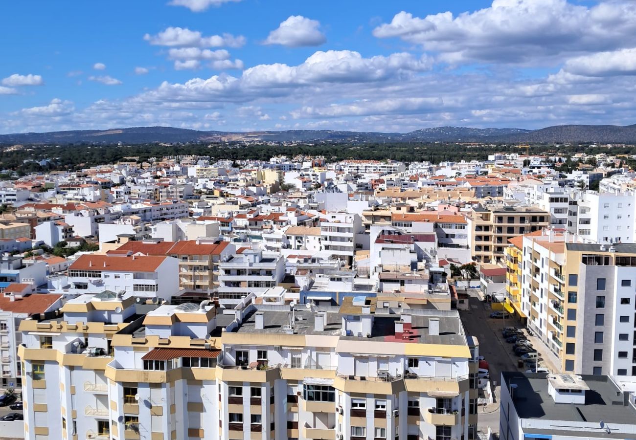 Apartment in Quarteira - T1 Torre 20 17G FANTÁSTICO 80M PRAIA 4 PESSOAS
