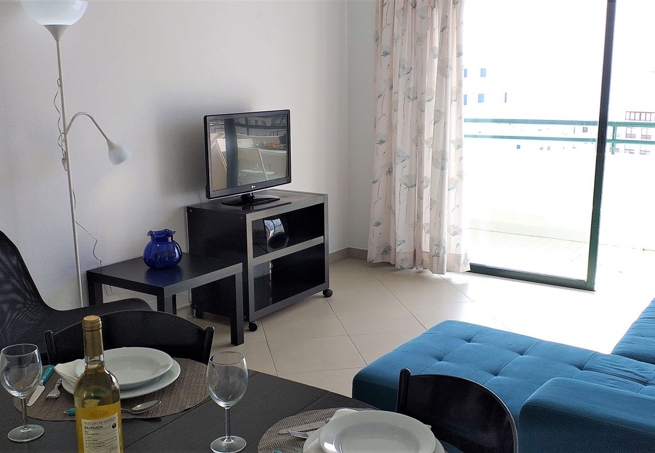 Apartment in Quarteira - T1 Avenida Mar 8 200M PRAIA WI-FI 4 PESSOAS
