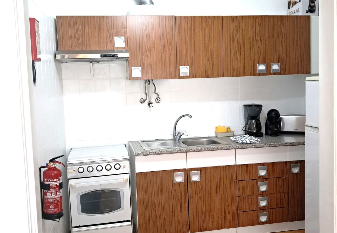 Apartment in Quarteira - T1 Torre 20 6G MÁGICO 80M PRAIA WI-FI 4 PESSOAS