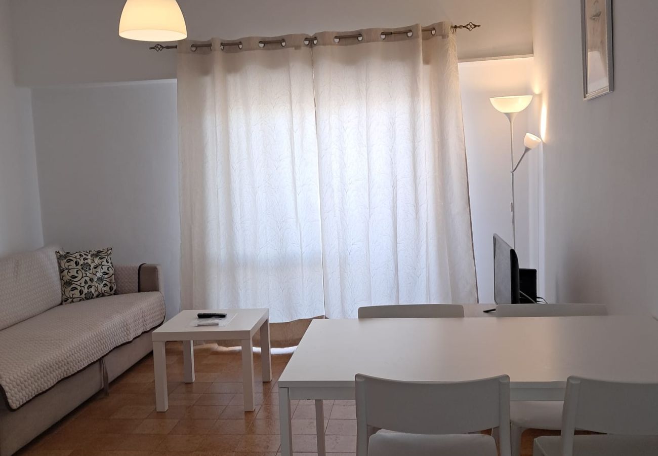 Apartment in Quarteira - T1 Torre 20 6G MÁGICO 80M PRAIA WI-FI 4 PESSOAS